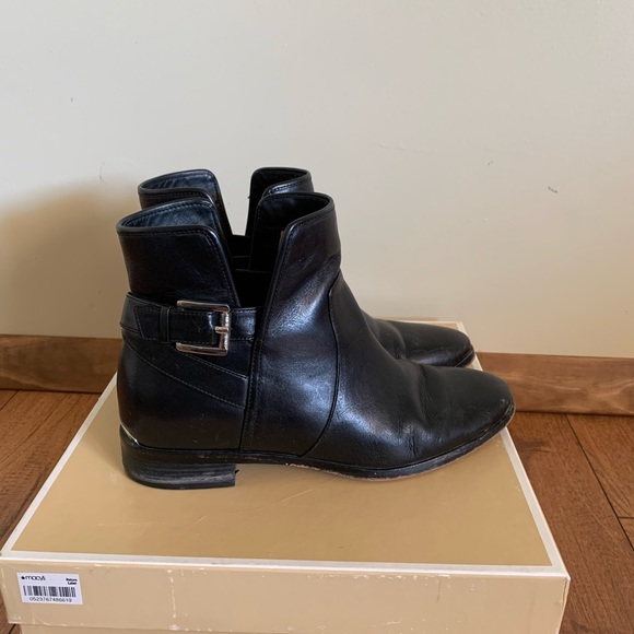 Michael Kors booties - Picture 2 of 3